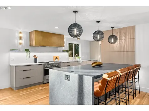 8430 SW Fairway Drive Portland OR 97225