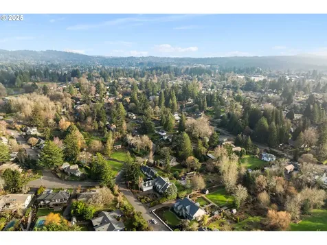 8430 SW Fairway Drive Portland OR 97225