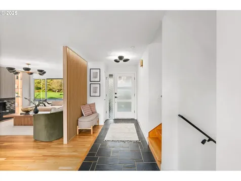 8430 SW Fairway Drive Portland OR 97225