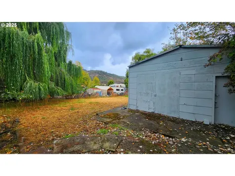 260 Pleasant Avenue Roseburg OR 97470
