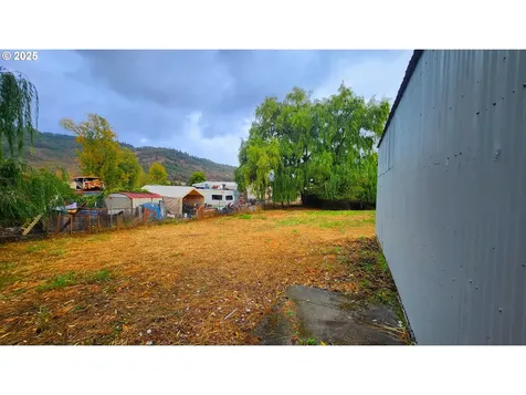 260 Pleasant Avenue Roseburg OR 97470