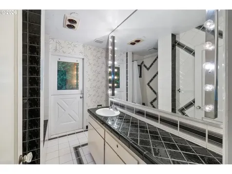 2231 SW Martha Street Portland OR 97239