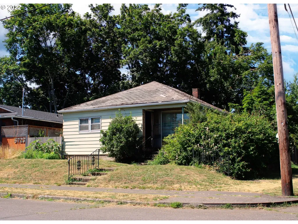 5729 SE Francis Street Portland OR 97206
