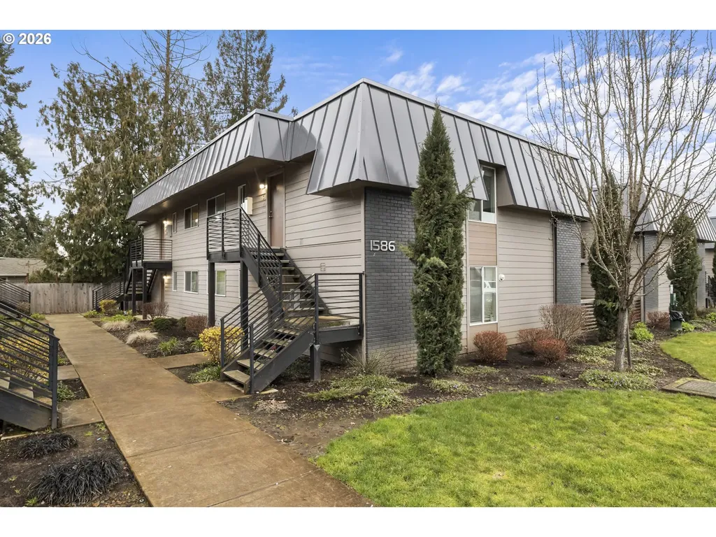 1570 James Street Woodburn OR 97071