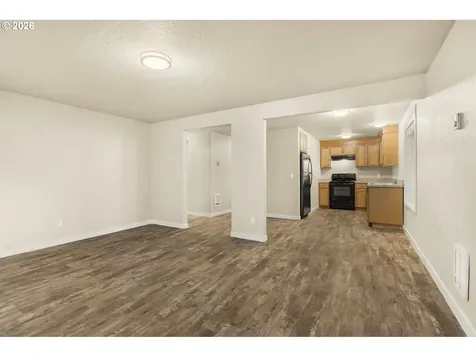 1570 James Street Woodburn OR 97071