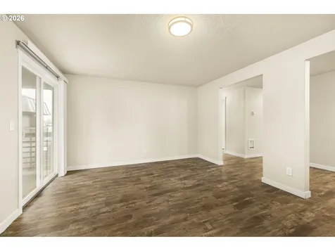1570 James Street Woodburn OR 97071