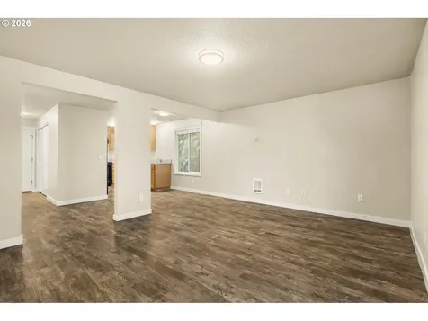 1570 James Street Woodburn OR 97071