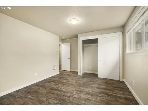 1570 James Street Woodburn OR 97071