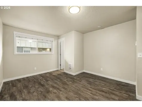 1570 James Street Woodburn OR 97071