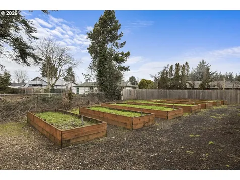1570 James Street Woodburn OR 97071