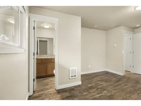 1570 James Street Woodburn OR 97071