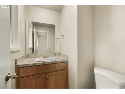1570 James Street Woodburn OR 97071