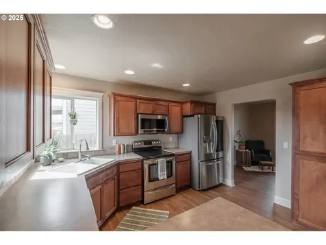 1989 S 12th Street Lebanon OR 97355