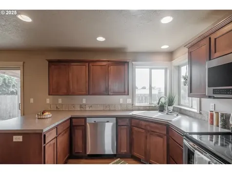 1989 S 12th Street Lebanon OR 97355