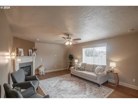 1989 S 12th Street Lebanon OR 97355