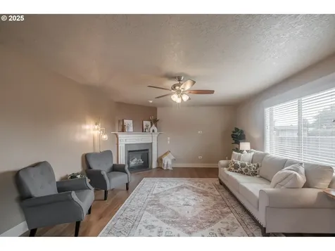 1989 S 12th Street Lebanon OR 97355