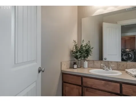 1989 S 12th Street Lebanon OR 97355