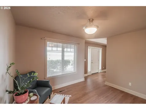 1989 S 12th Street Lebanon OR 97355