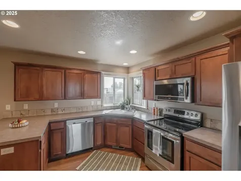 1989 S 12th Street Lebanon OR 97355
