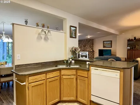 1586 Pennsylvania Place Coos Bay OR 97420