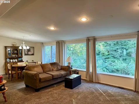 1586 Pennsylvania Place Coos Bay OR 97420