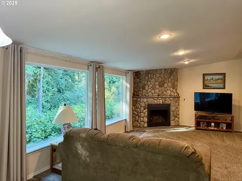 1586 Pennsylvania Place Coos Bay OR 97420