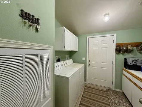 1586 Pennsylvania Place Coos Bay OR 97420