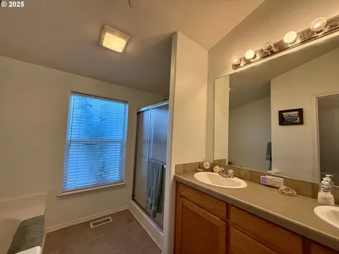 1586 Pennsylvania Place Coos Bay OR 97420