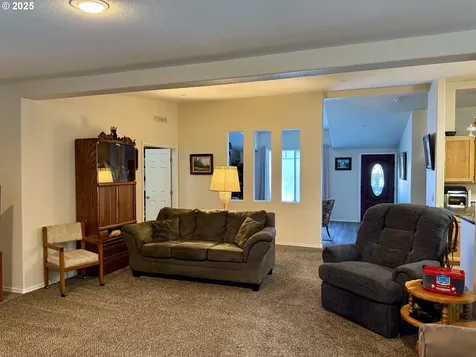 1586 Pennsylvania Place Coos Bay OR 97420