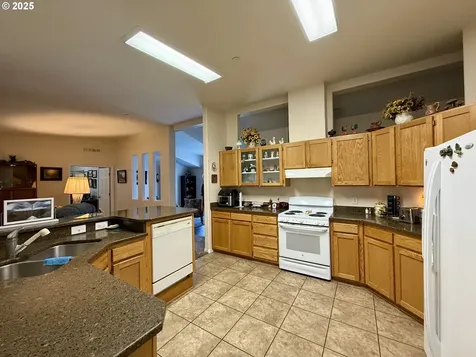 1586 Pennsylvania Place Coos Bay OR 97420