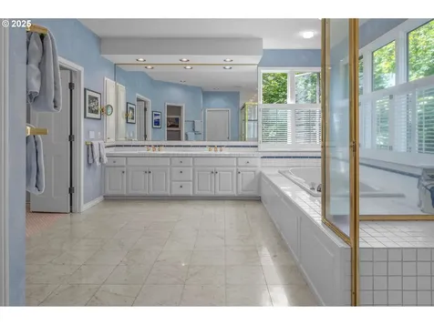 1439 SW Highland Road Portland OR 97221