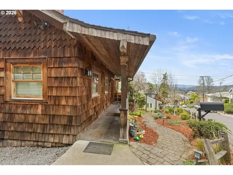 1365 SE Overlook Avenue Roseburg OR 97470