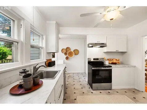 8106 SE 37th Avenue Portland OR 97202