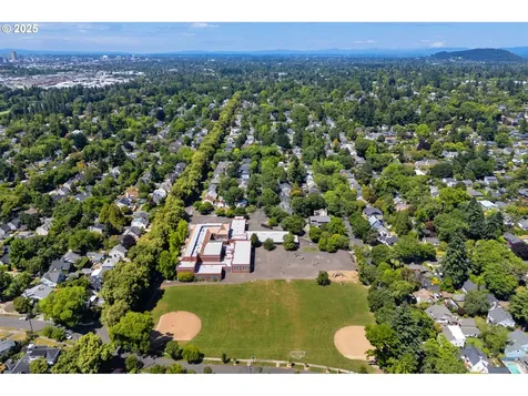 8106 SE 37th Avenue Portland OR 97202
