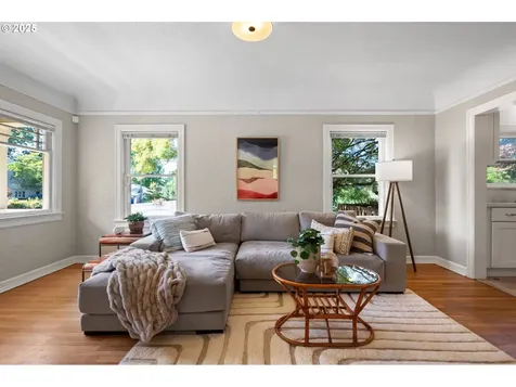 8106 SE 37th Avenue Portland OR 97202