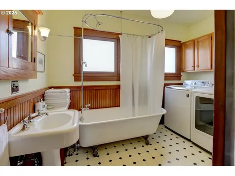 908 Court Street The Dalles OR 97058
