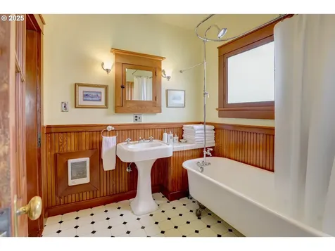 908 Court Street The Dalles OR 97058