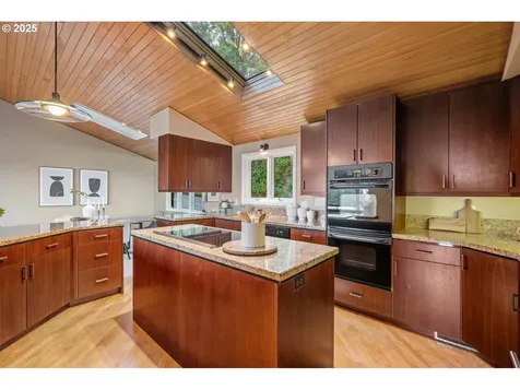 3110 NW Monte Vista Terrace Portland OR 97210