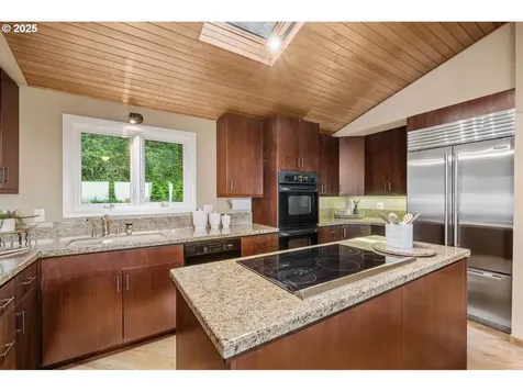 3110 NW Monte Vista Terrace Portland OR 97210