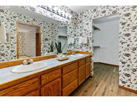 2730 NE Roberts Avenue Gresham OR 97030