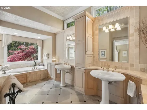 13616 NW Glendoveer Drive Portland OR 97231