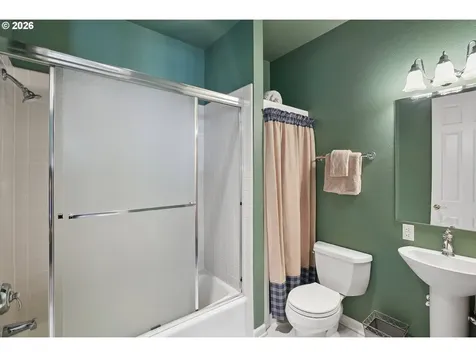 13616 NW Glendoveer Drive Portland OR 97231