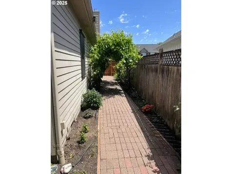 4256 Altura Street Eugene OR 97404