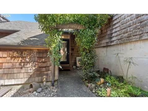 1320 Ingersoll Street Coos Bay OR 97420