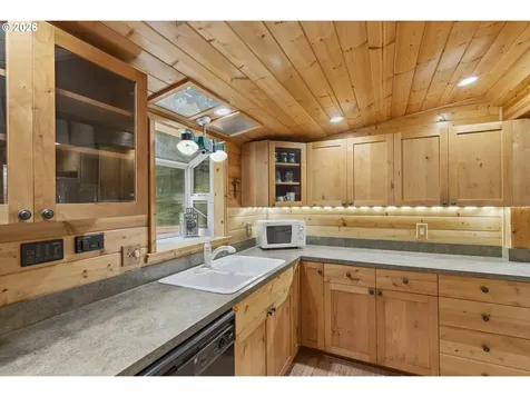 191 Northwoods Cabin Cougar WA 98616