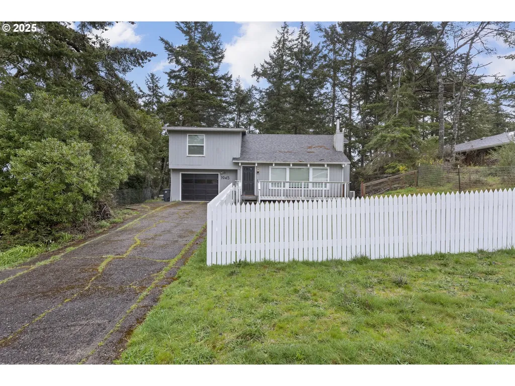 1945 Oak Street North Bend OR 97459