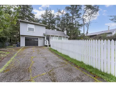 1945 Oak Street North Bend OR 97459
