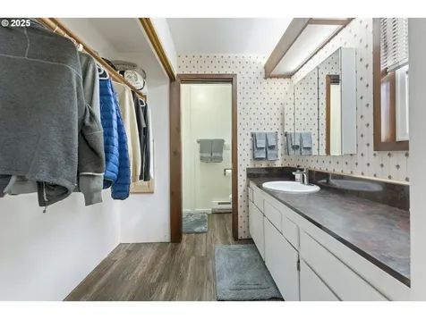 1945 Oak Street North Bend OR 97459