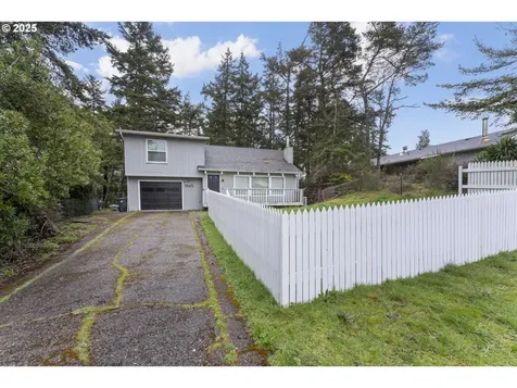 1945 Oak Street North Bend OR 97459