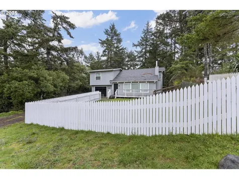 1945 Oak Street North Bend OR 97459